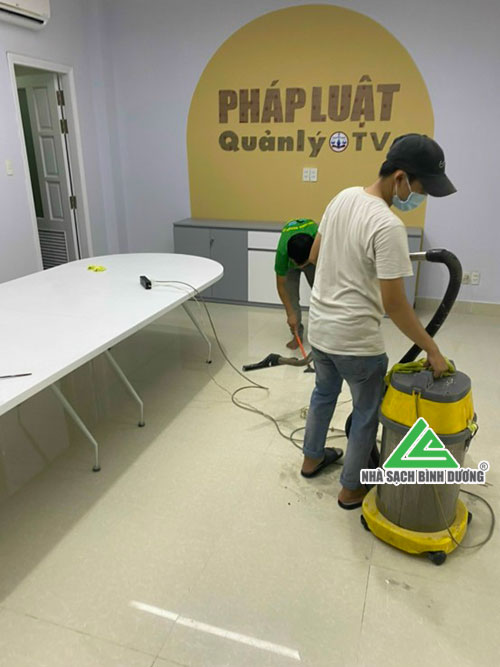 Ve-sinh-shop-mat-bang-TU